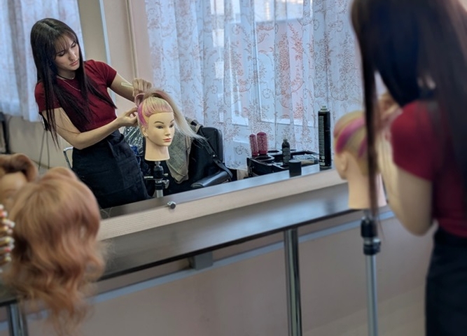 Колледж готовится к чемпионату « Профессионалы» по компетенции «Парикмахерское искусство»