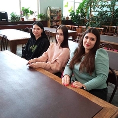 22.01.2022 студенты группы БД.21 совместно с куратором Высоцкой Вероникой Олеговной посетили презентацию альманаха «Белая радуга» в Библиотеке №3