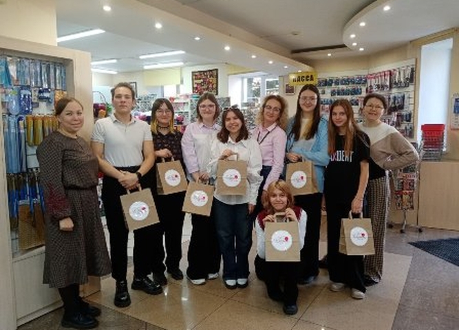 экскурсия студенстудентов в магазин «Всё для шитья»