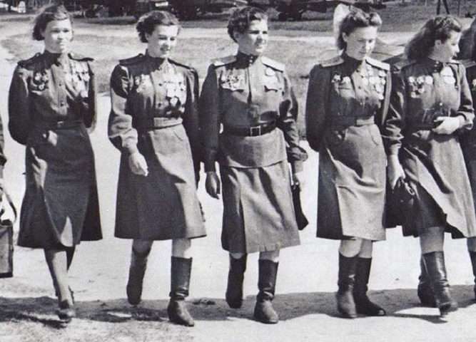 Женские наряды  военного время